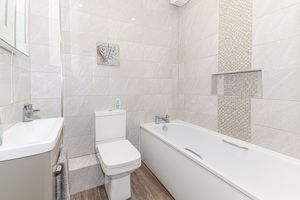 Main Bathroom- click for photo gallery